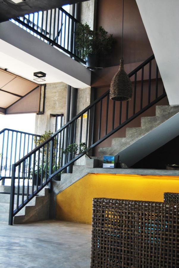 The Canoe Negombo Exterior photo