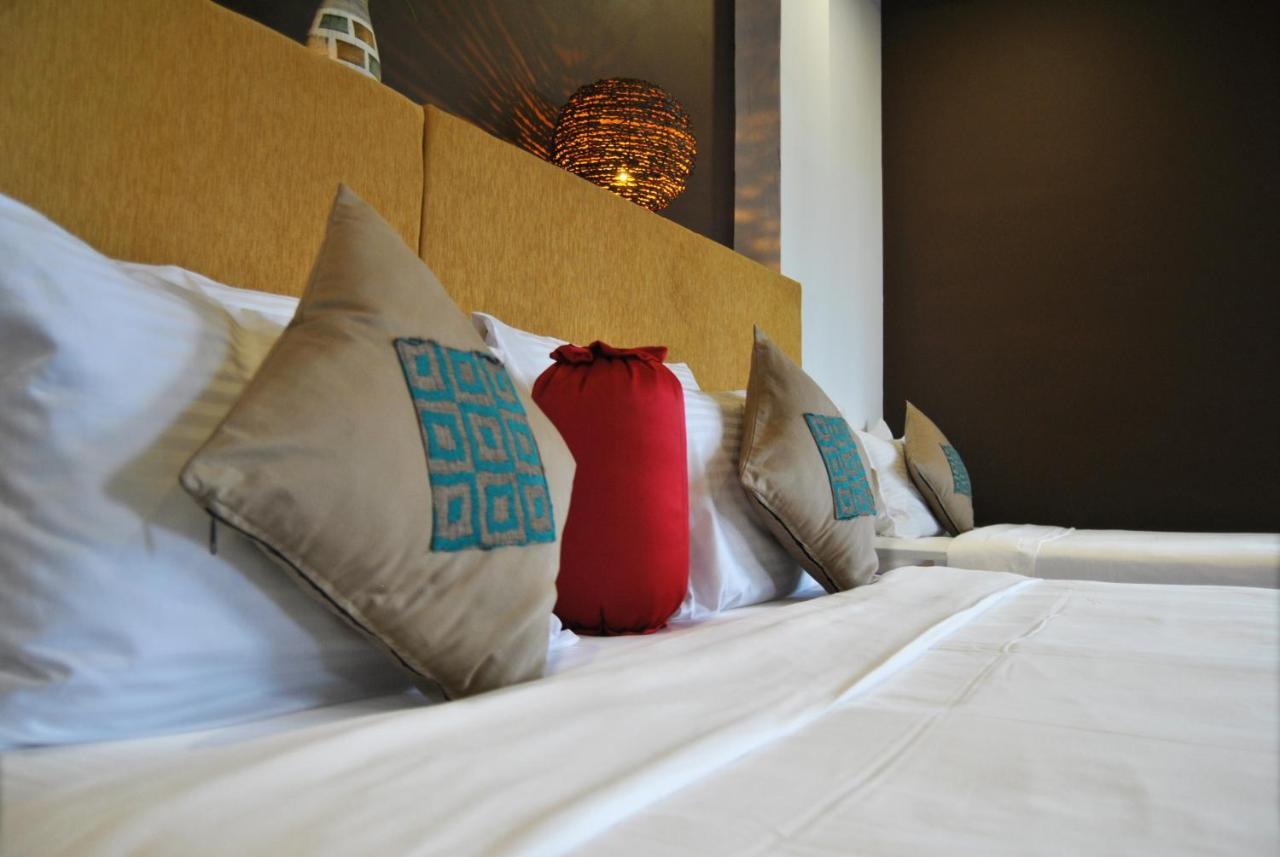 The Canoe Negombo Exterior photo