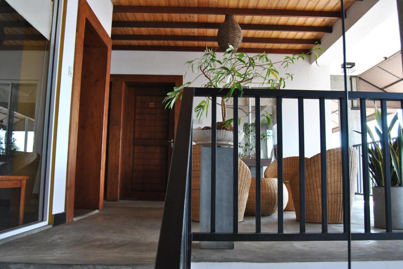 The Canoe Negombo Exterior photo