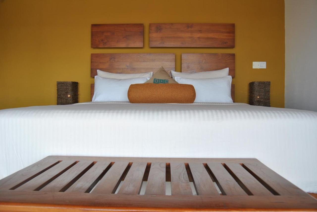 The Canoe Negombo Exterior photo