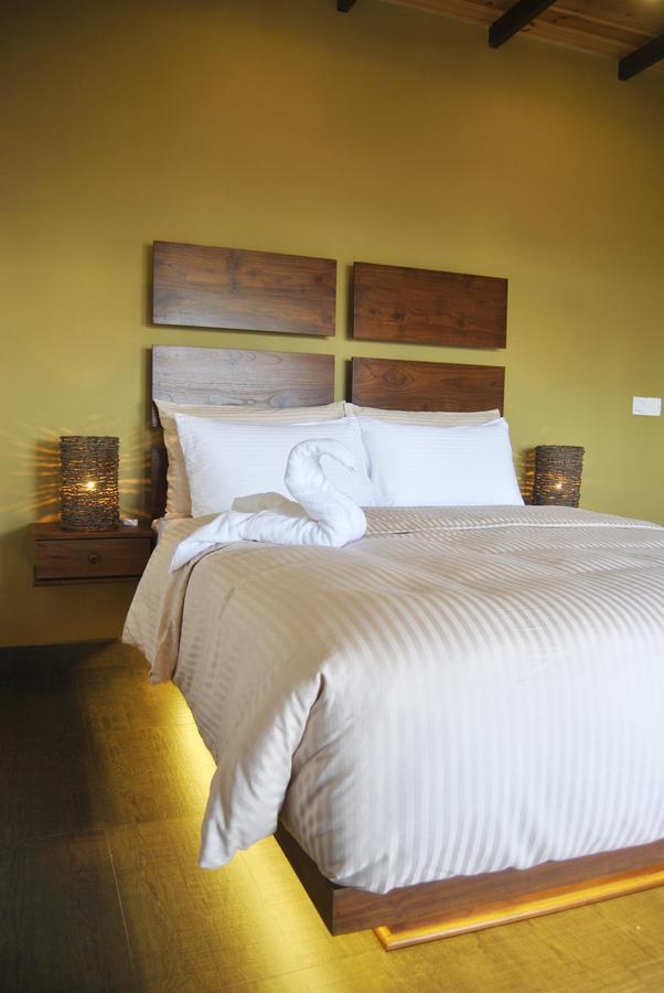 The Canoe Negombo Exterior photo