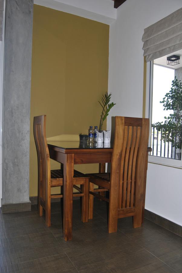 The Canoe Negombo Exterior photo