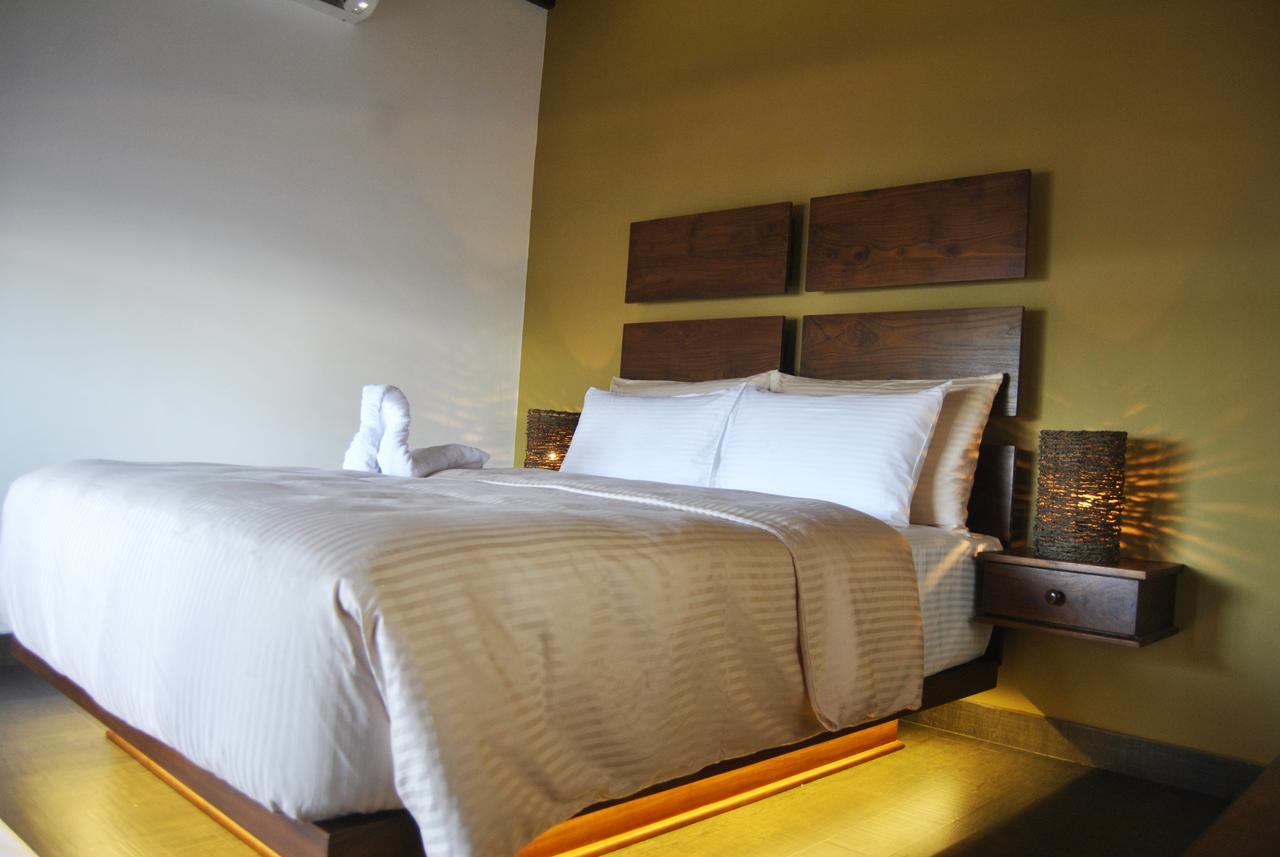The Canoe Negombo Exterior photo