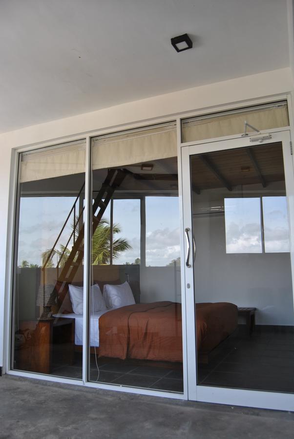 The Canoe Negombo Exterior photo