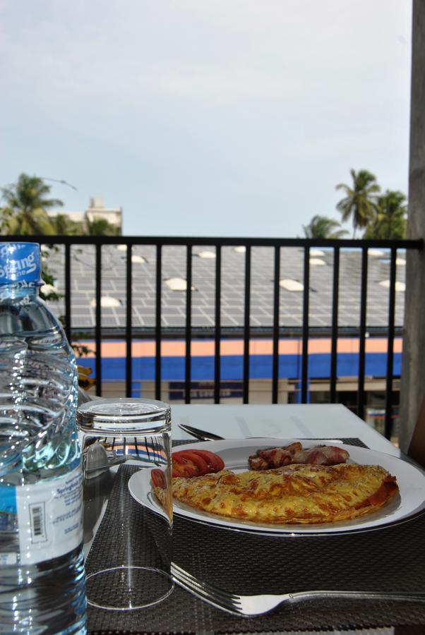 The Canoe Negombo Exterior photo