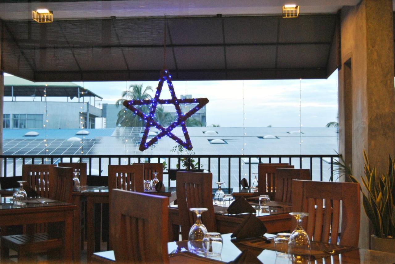 The Canoe Negombo Exterior photo
